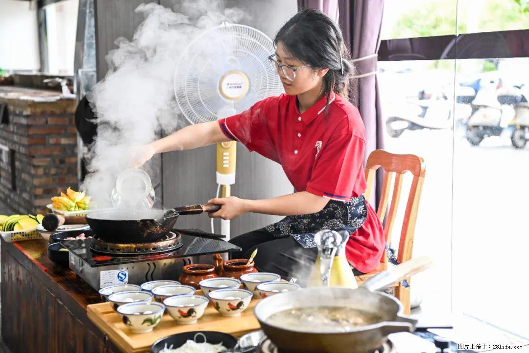 全网追的“扁担女孩”，找了一份暑假工，时薪12元 - 铜川生活资讯 - 铜川28生活网 tc.28life.net